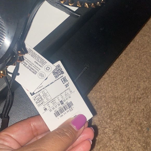 Sandals - Picture 5 of 5